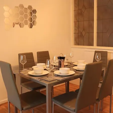 Lovely Staycation With Family Free Parking & Wifi Leeds  Exterior photo