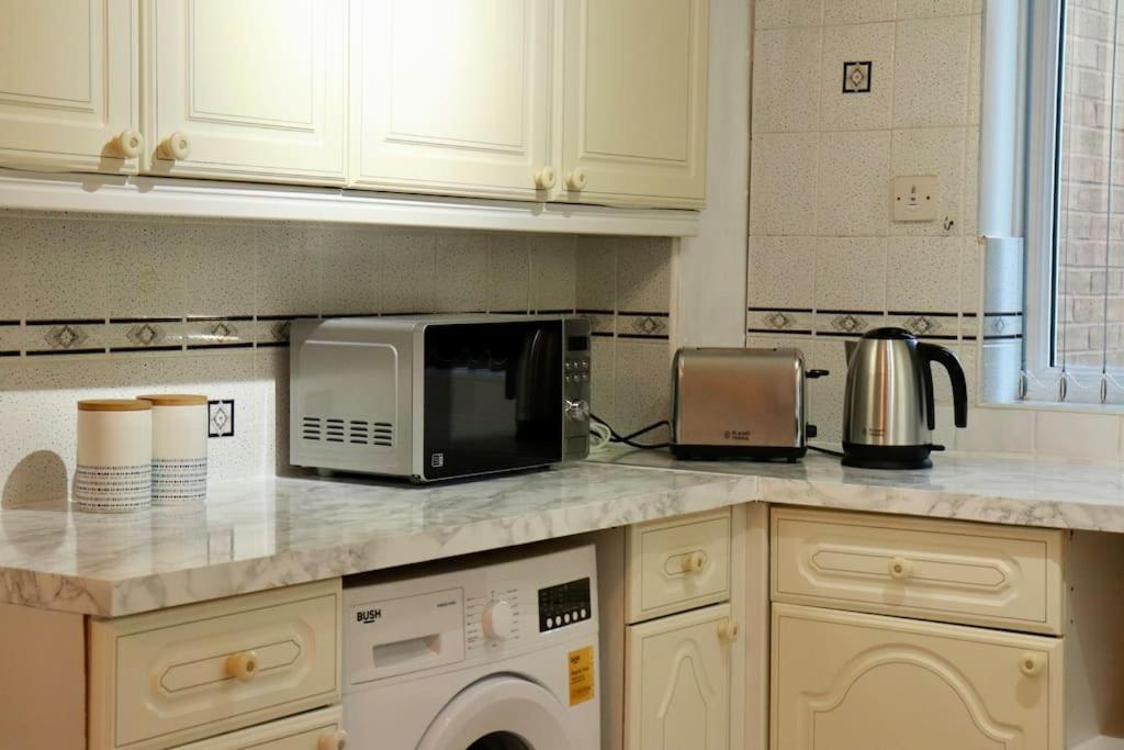 Apartment Lovely Staycation With Family Free Parking & Wifi Leeds (West Yorkshire)