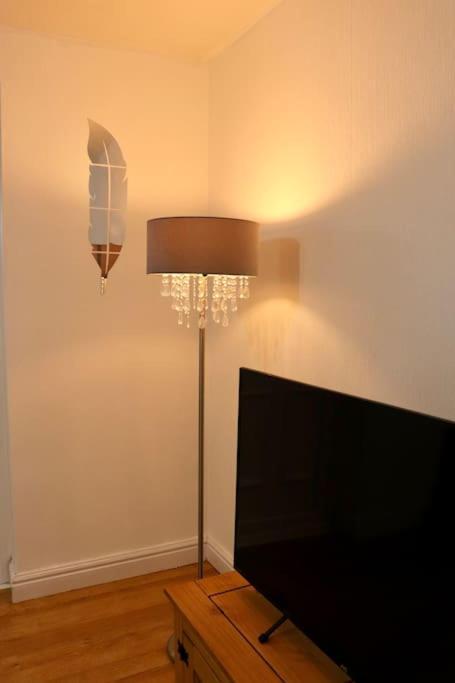 Apartment Lovely Staycation With Family Free Parking & Wifi