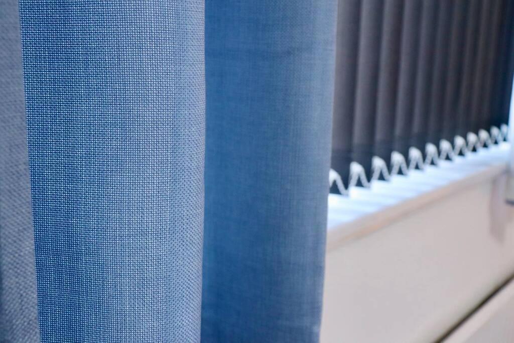 Apartment Lovely Staycation With Family Free Parking & Wifi *