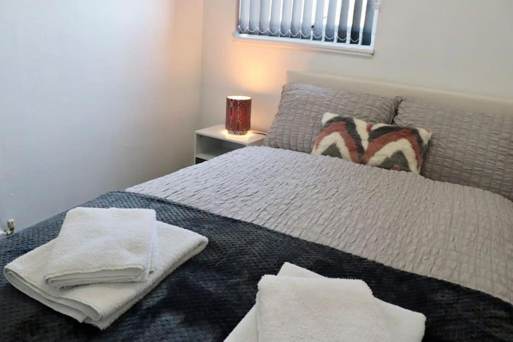 Lovely Staycation With Family Free Parking & Wifi