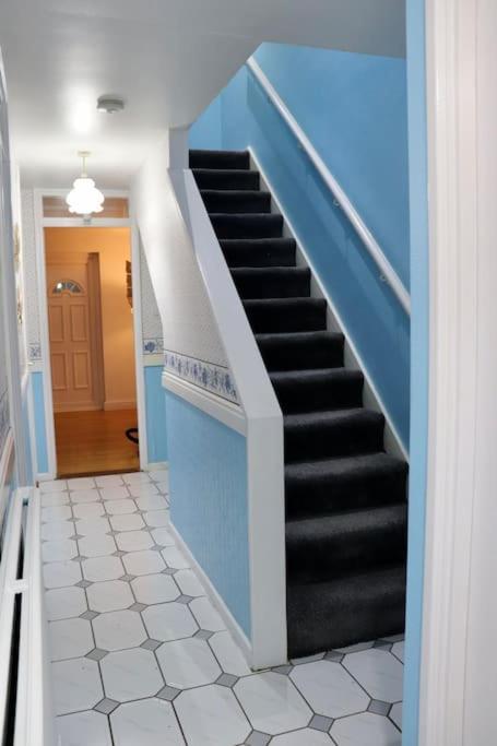 Lovely Staycation With Family Free Parking & Wifi Apartment