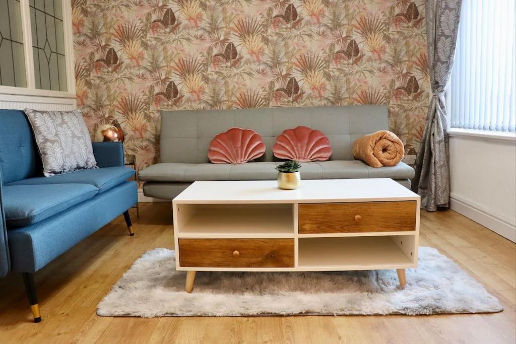 Apartment Lovely Staycation With Family Free Parking & Wifi