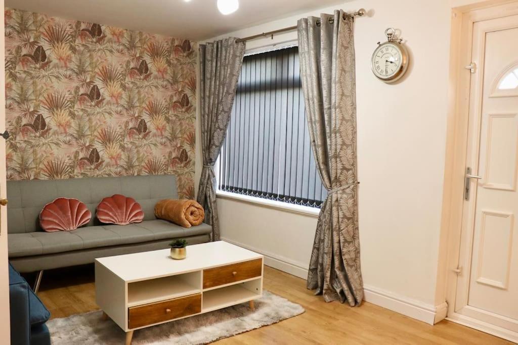 Apartment Lovely Staycation With Family Free Parking & Wifi