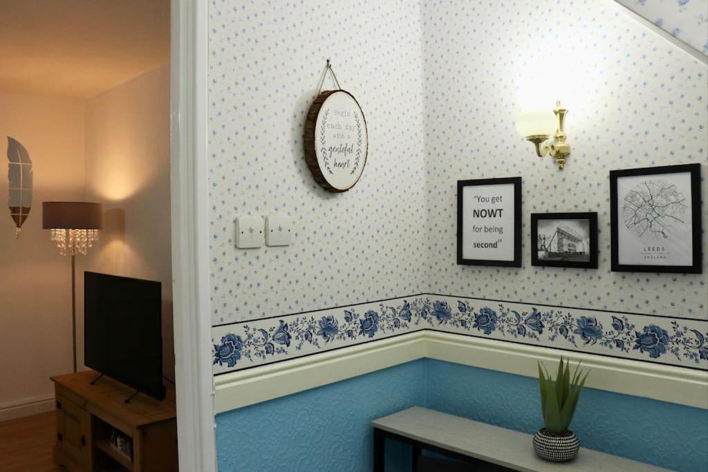 Apartment Lovely Staycation With Family Free Parking & Wifi *