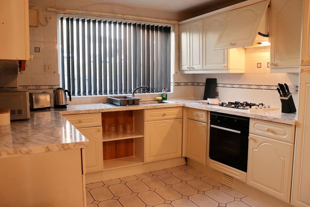 Lovely Staycation With Family Free Parking & Wifi Leeds (West Yorkshire)