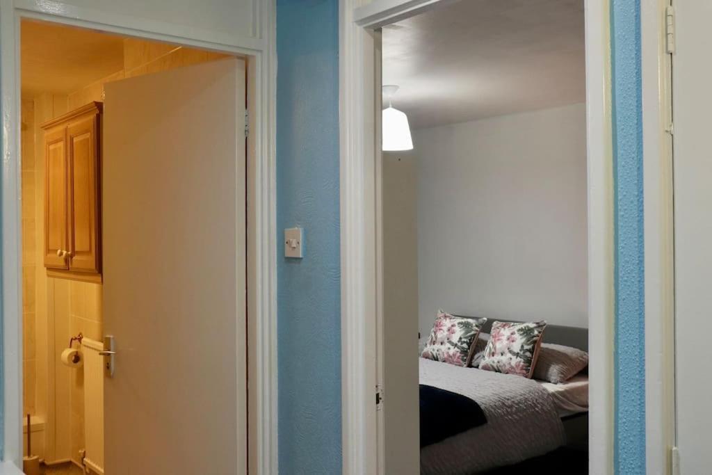 Lovely Staycation With Family Free Parking & Wifi Apartment Leeds (West Yorkshire)