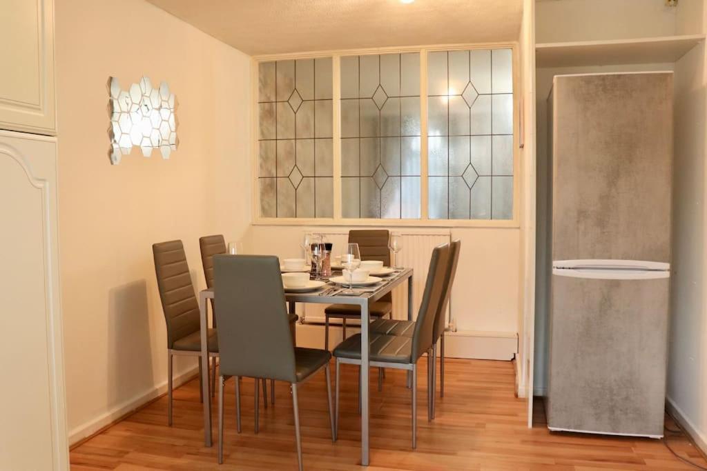 Lovely Staycation With Family Free Parking & Wifi * Leeds (West Yorkshire)