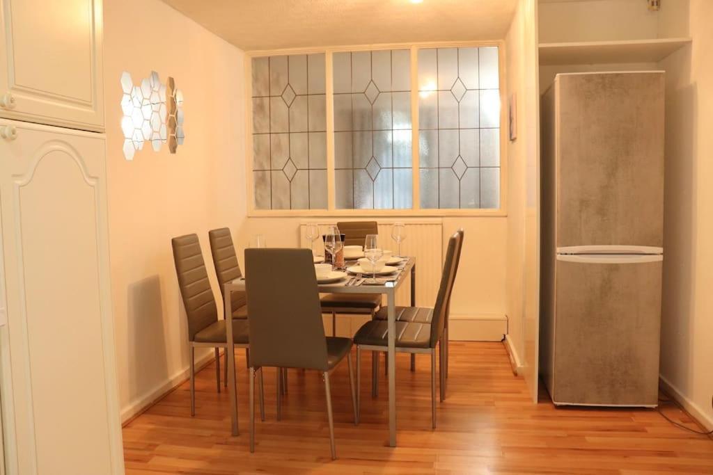 Apartment Lovely Staycation With Family Free Parking & Wifi Leeds (West Yorkshire)